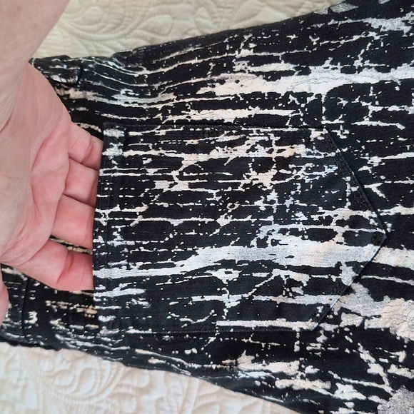 Bebe Black/White Quinn Painted Legging Galazy wash size 28 - Picture 13 of 13